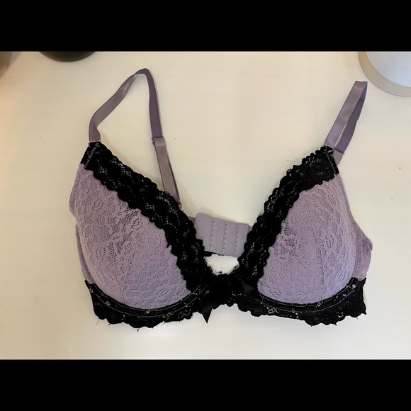H&M Other - Lightly Lined Purple and Black Lace Bra